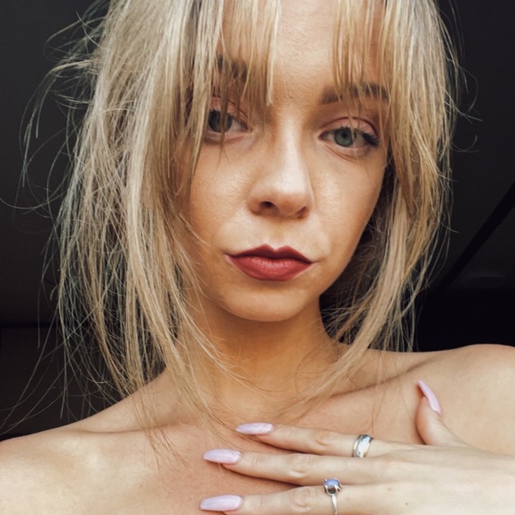 Meet your Posher, Emily - Picture 1 of 1